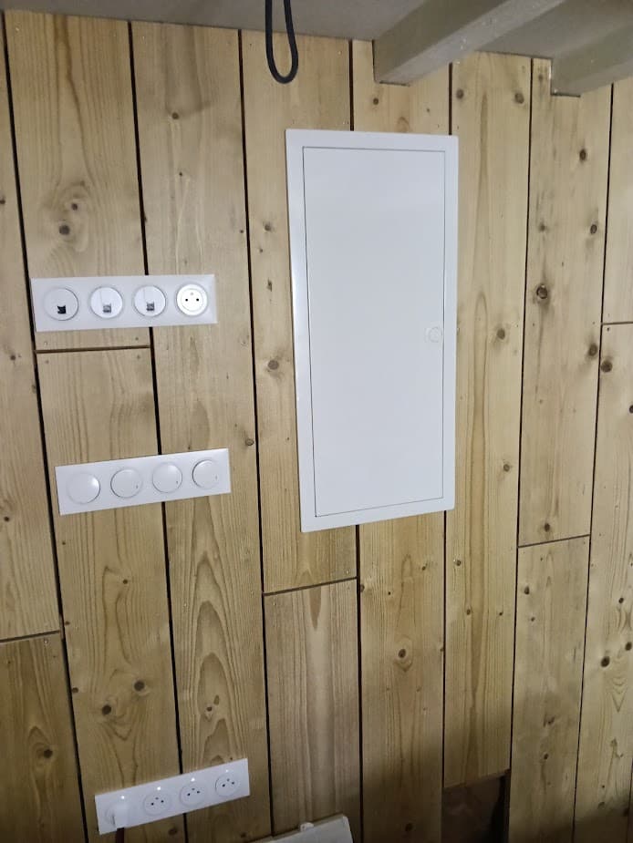 Installation d'un tableau électrique aux normes NF C 15-100